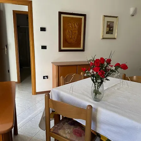 La Lanterna Apartment *